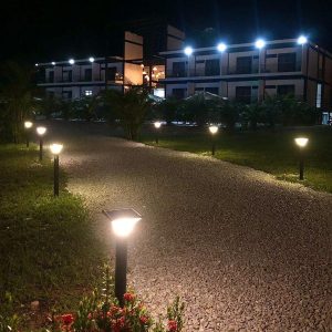 Hermosa lámpara jardinera solar para senderos y jardines en gtsolar, ee gtcorp.