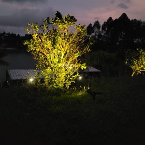 Jardinera Solar con Estaca Etha. Para atmósferas acogedoras y sofisticadas. Compra en gtsolar.