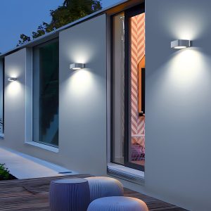 Lámpara Solar tipo arbotante para hogares. Diseñada para soportar tormentas, polvo y sol intenso. A la venta en gtsolar.