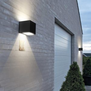 Lámpara Arbotante Solar Bali. El Toque de Diseño que tu Fachada Necesita. Encuéntrala en gtsolar.